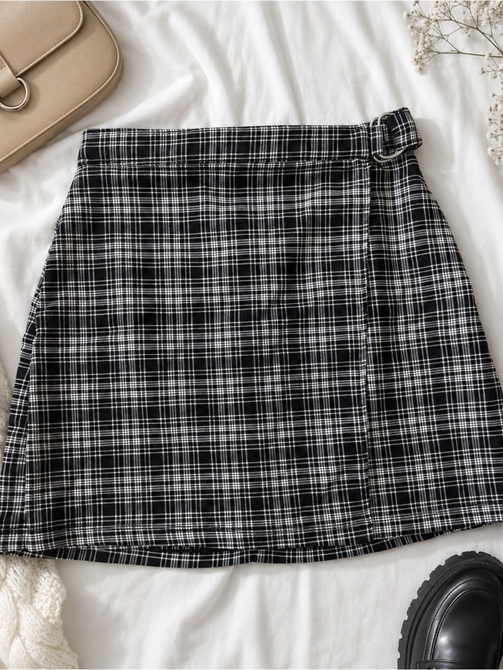 Hollister Plaid Wrap Mini Skirt - Black & White size small